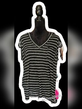 ✨️Striped V-Neck Pocket Tee - Black & White